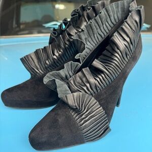 Bruno Frisoni Suede and Leather ruffle booties
size 39
